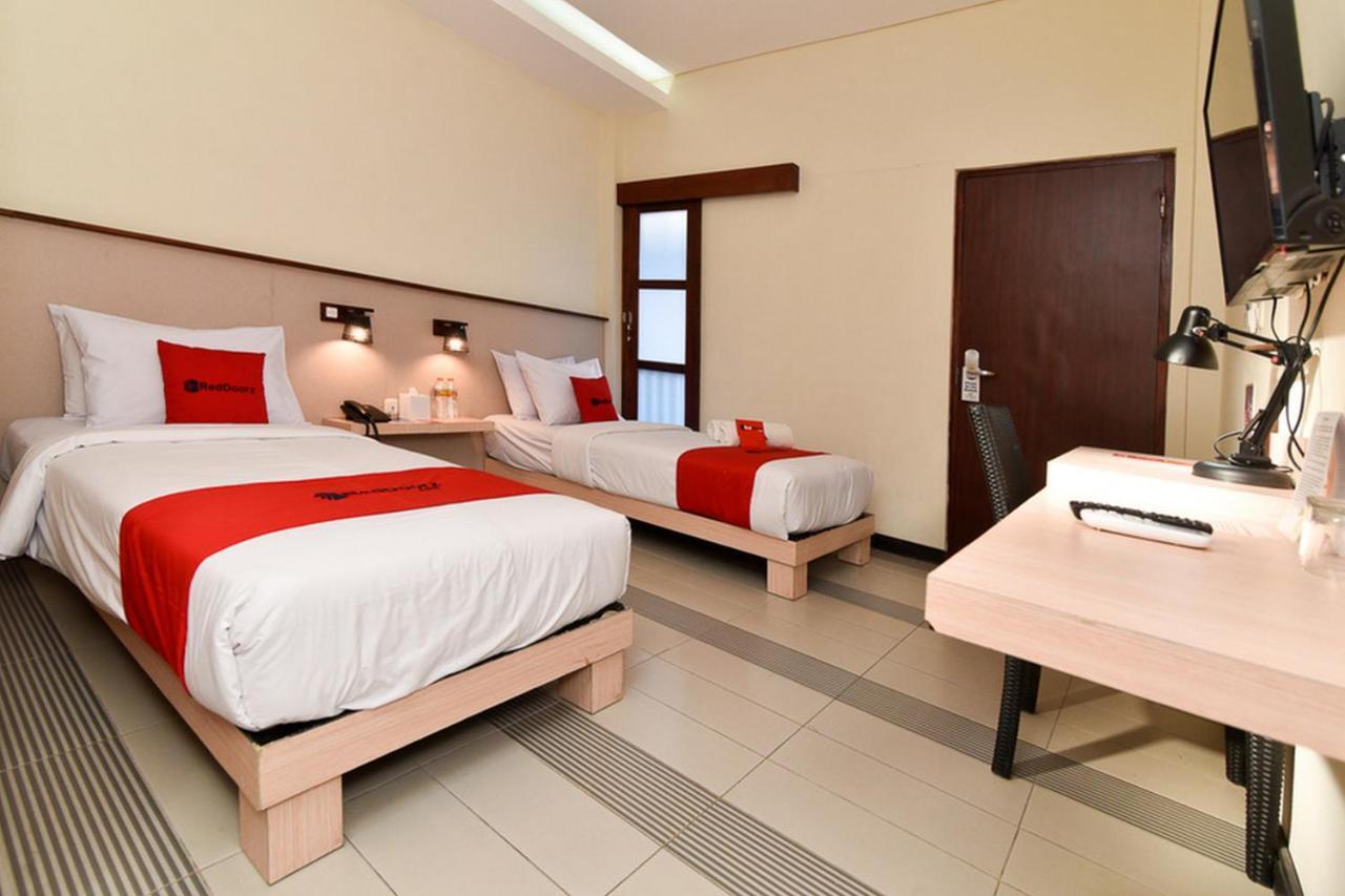 Reddoorz Near Legian Street Hotel Exterior foto